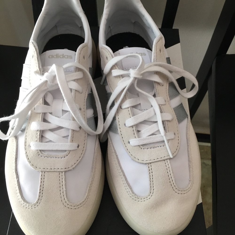 Woman’s Barreda Decode Adidas sneaker